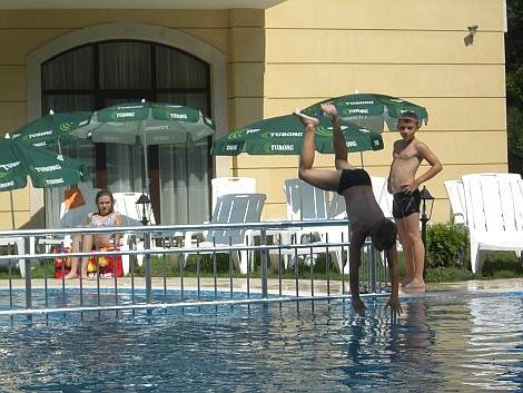 бассейн отеля