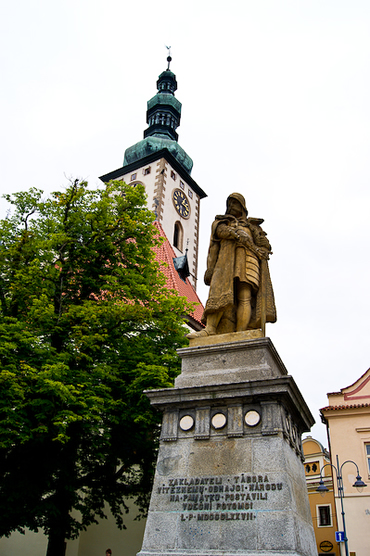 Памятник основателю города