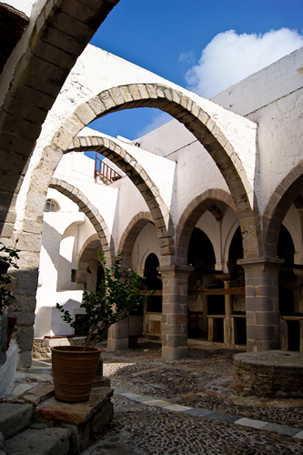 Главный двор монастыря